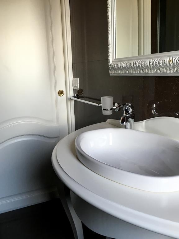 Bed and Breakfast Palazzo Eliss Маргерита-ді-Савоя Екстер'єр фото